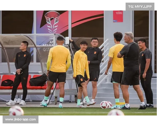 国足伤愈复出展现强势状态再创辉煌，球队士气高涨备战下一场赛事