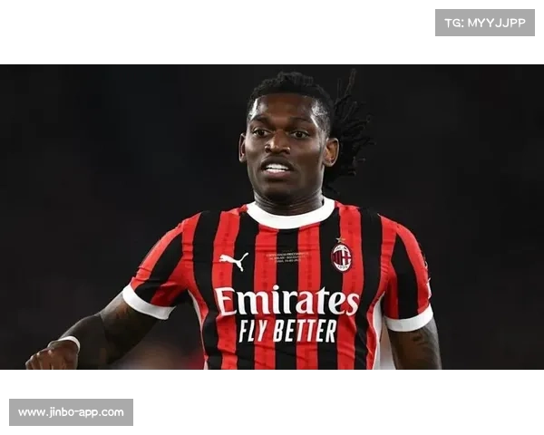 AC米兰争议判罚引发广泛讨论 拜仁高层强烈表达不满态度 AC米兰争议判罚引发广泛讨论 拜仁高层强烈表达不满态度