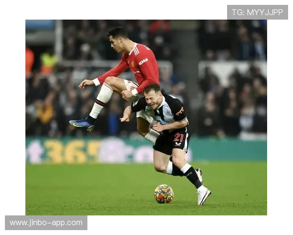 C罗积极融入教练组共谋攻防创新战术持续试炼并推动球队结构升级 C罗积极融入教练组共谋攻防创新战术持续试炼并推动球队结构升级