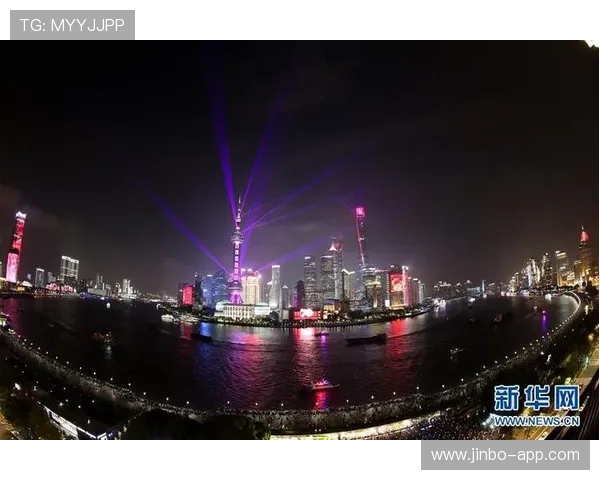 东方明珠璀璨夜色映照浦江两岸城市活力与海派风情时代新画卷